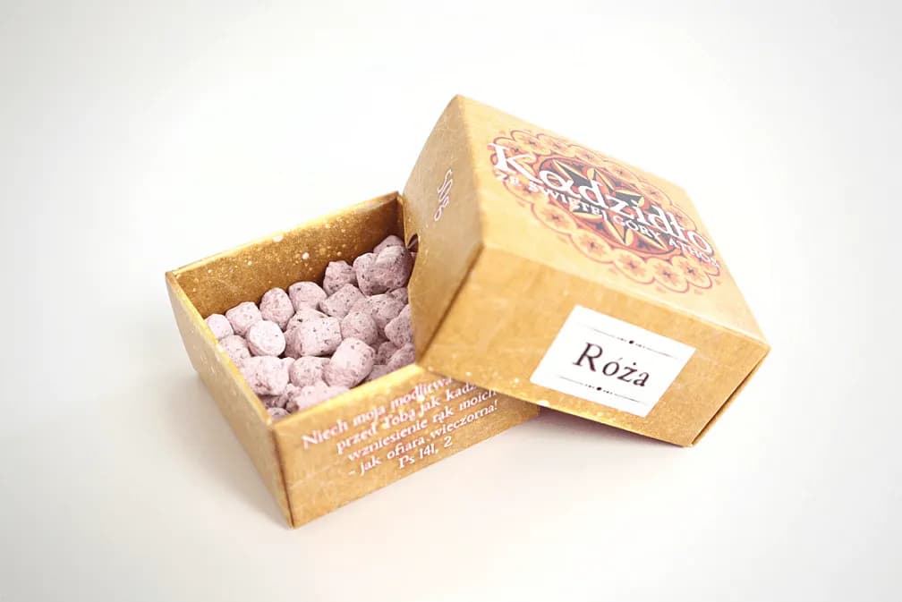 Czy kadzidełka to grzech? Odkryj prawdę o ich używaniu w religii