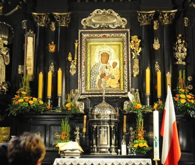 O której jest msza święta z jasnej góry w telewizji? Sprawdź godziny!