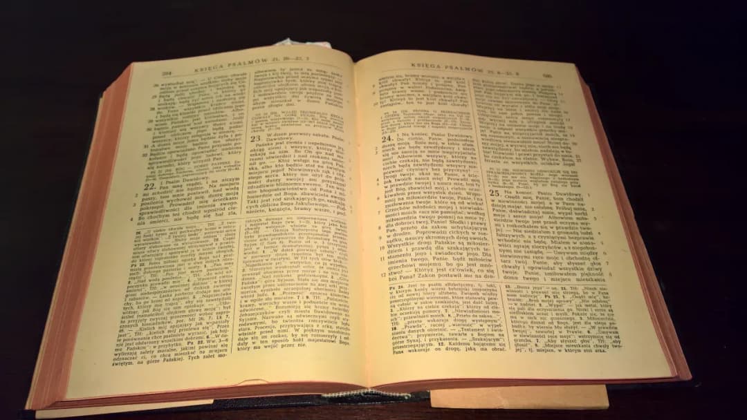 Czy Stary Testament obowiązuje katolików? Odkryj ważne fakty i mity