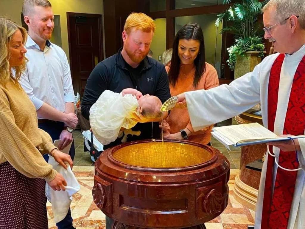 Czy bierzmowanie jest potrzebne do bycia chrzestnym? Sprawdź wymagania