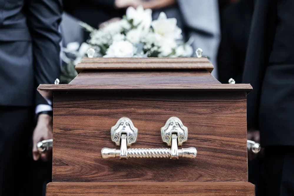 Ile trwa pogrzebowa msza? Zaskakujące fakty o czasie trwania