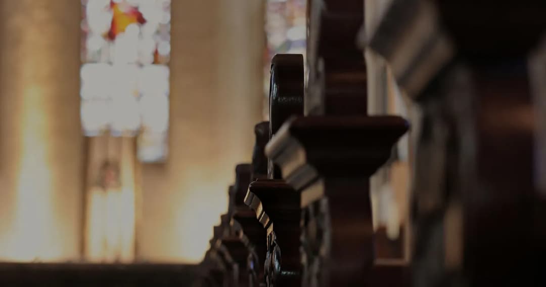 Ile trwa msza za zmarłego? Czas i co warto wiedzieć przed uczestnictwem