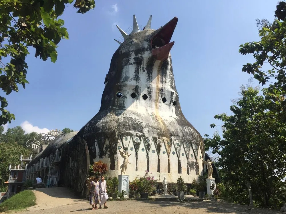 Kościół z kogutem - odkryj znaczenie symbolu w wierze chrześcijańskiej