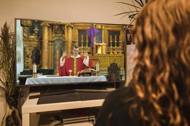 Czy msza online to grzech? Poznaj prawdę o uczestnictwie w sieci