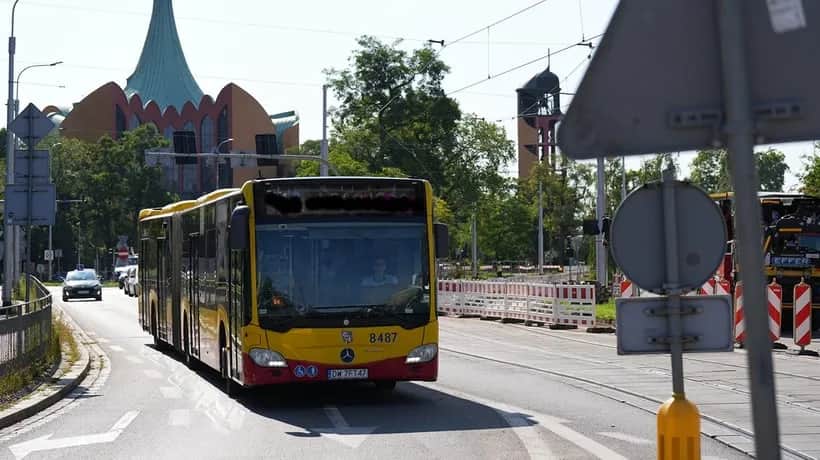 Jak dojechać do cmentarza Kiełczów - sprawdź najlepsze trasy i transport