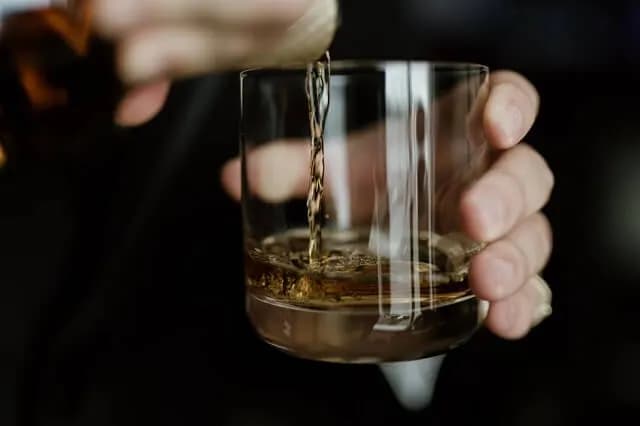 Kto jest patronem alkoholików i jak może pomóc w walce z uzależnieniem?
