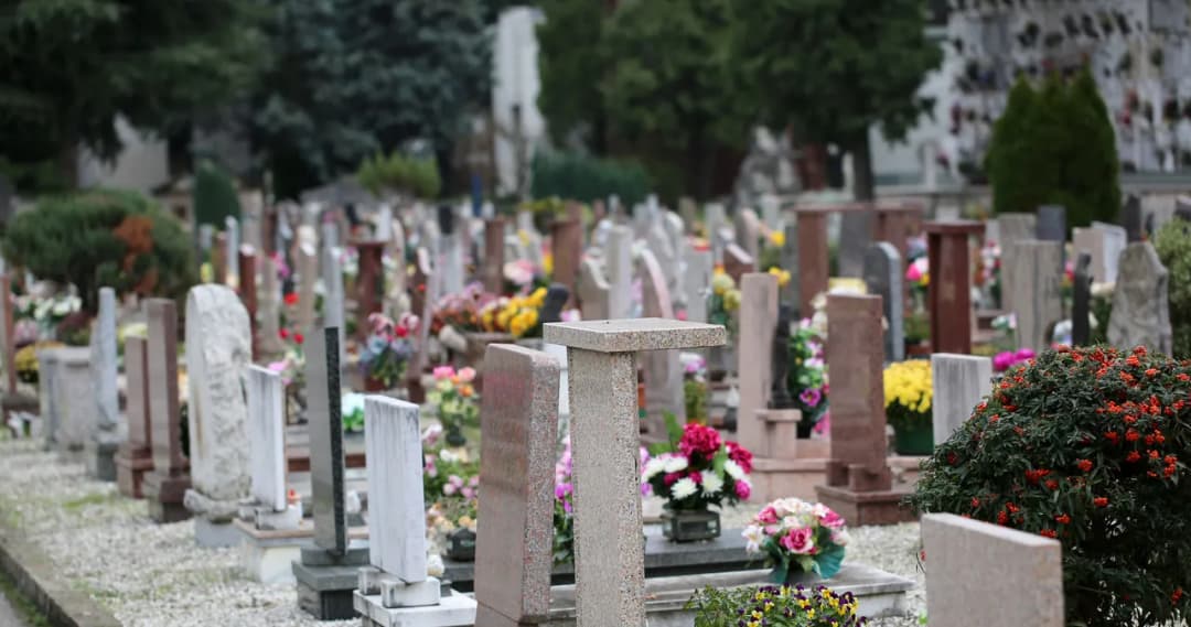 Ile kosztuje wymiana pomnika na cmentarzu? Sprawdź ukryte koszty