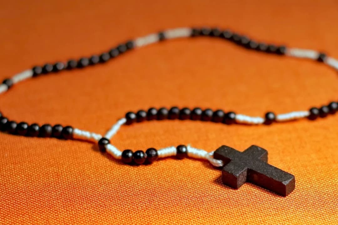 Jak zrobić samemu różaniec – krok po kroku i najważniejsze materiały