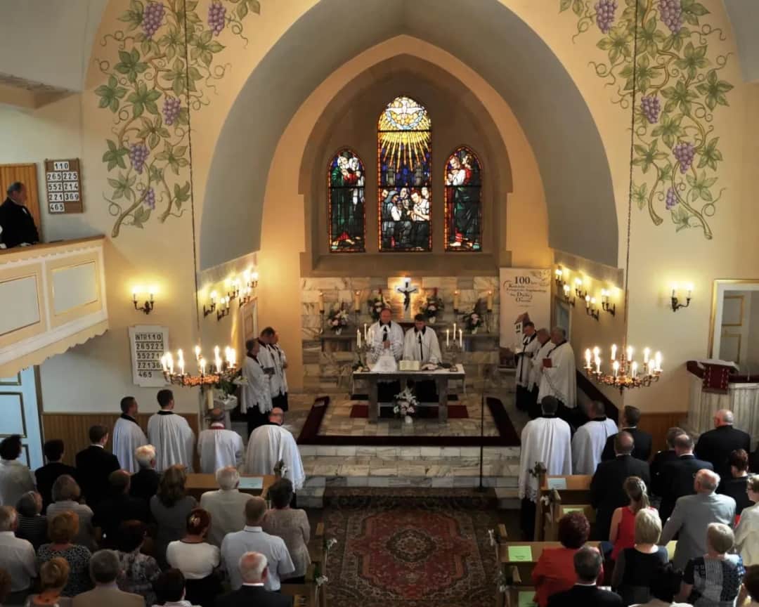 Czym się różnią ewangelicy od katolików? Odkryj kluczowe różnice