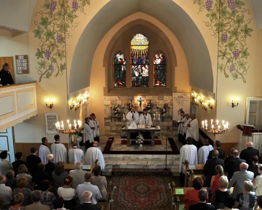 Czym się różnią ewangelicy od katolików? Odkryj kluczowe różnice